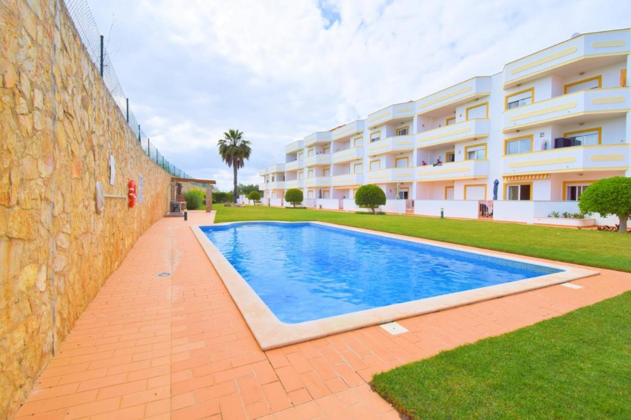 Private Large Terrace Facing The Swimming Pool Apartment Guia  Exterior photo