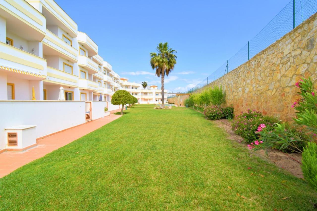 Private Large Terrace Facing The Swimming Pool Apartment Guia  Exterior photo