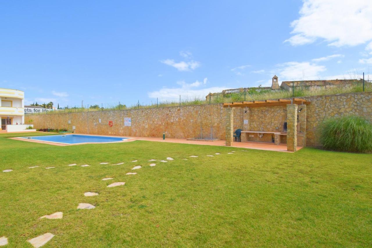 Private Large Terrace Facing The Swimming Pool Apartment Guia  Exterior photo